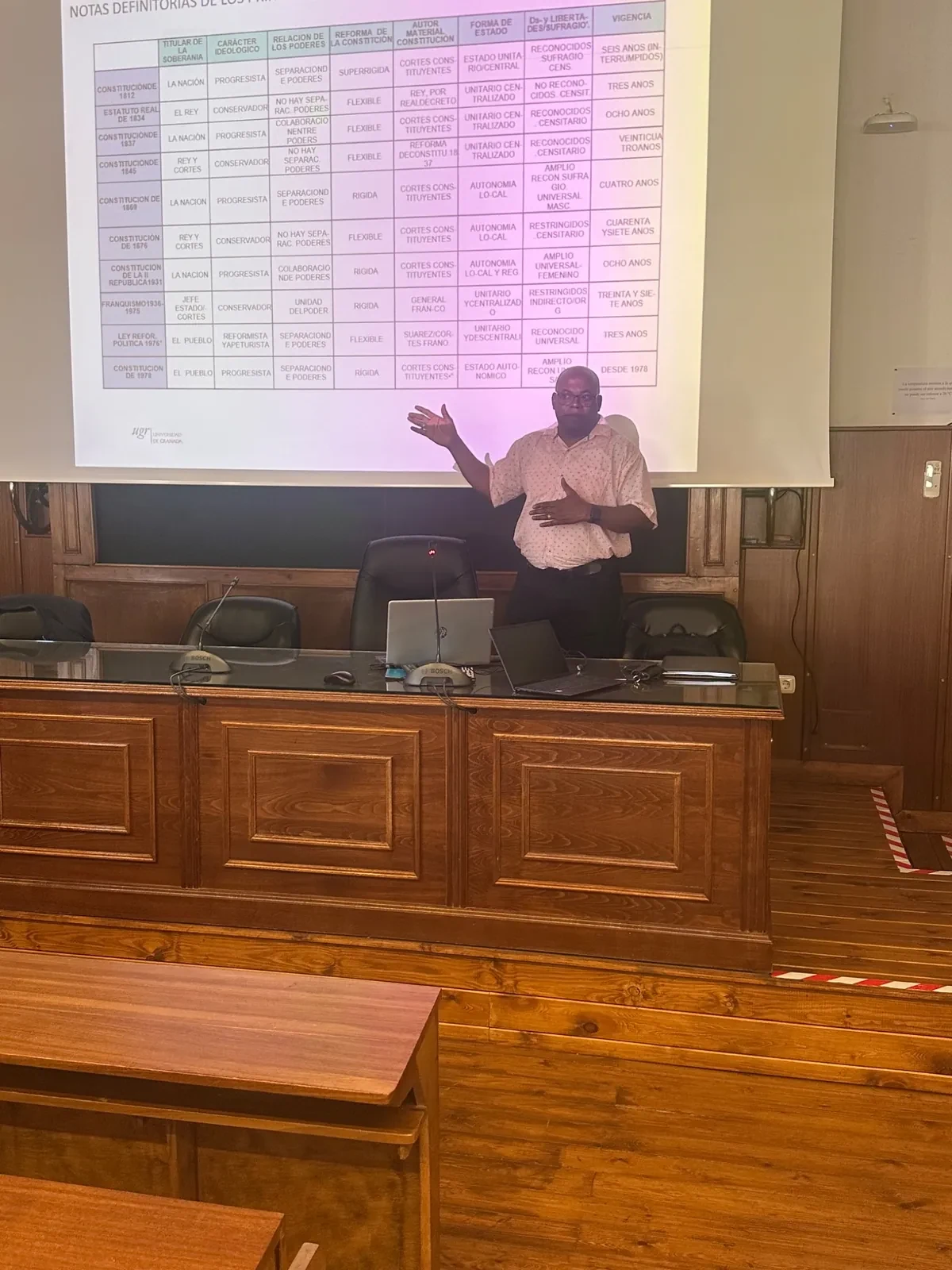 Yackson Eustaquio Chaverra Mena durante exposición académica